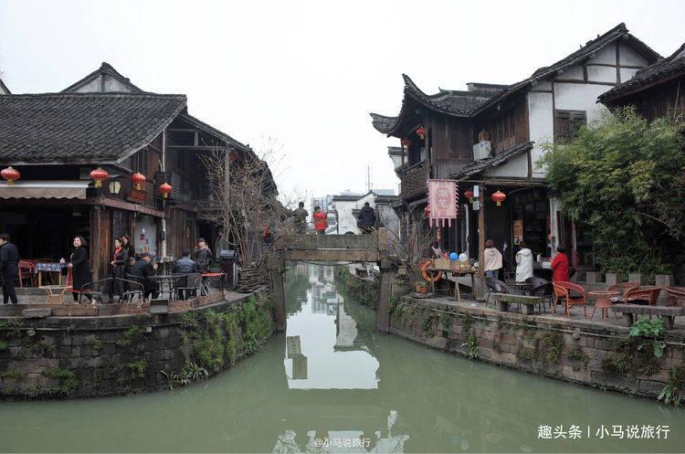 腿上莫名起了几个痘痘。不痛不痒的？游戏画面